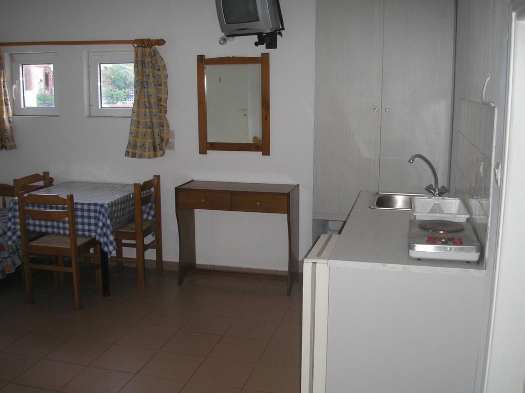 Dimitra Apartments 구베스 객실 사진